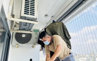 Kỹ thuật viên bảo dưỡng điều hòa Hitachi tại Đà Nẵng