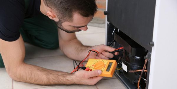 Kiểm tra block và hệ thống gas tủ lạnh Hitachi sau thời gian bảo hành