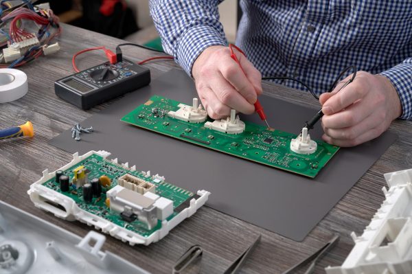 Kiểm tra board inverter máy giặt Hitachi