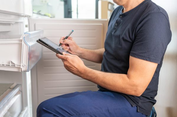 Kiểm tra điều kiện bảo hành tủ lạnh Hitachi theo model và serial