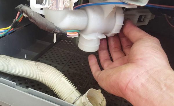 Kiểm tra lỗi C19 máy giặt Hitachi tại nhà thực tế