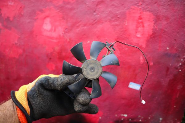 Quạt tản nhiệt bếp từ Hitachi bị lỗi