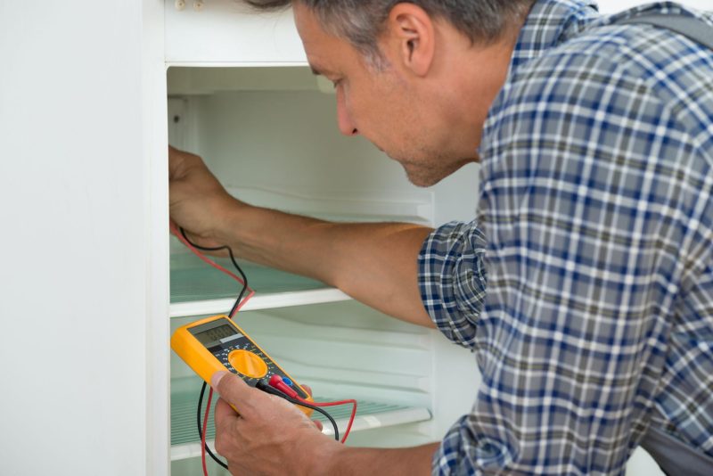 Sửa tủ lạnh Hitachi inverter side by side thực tế