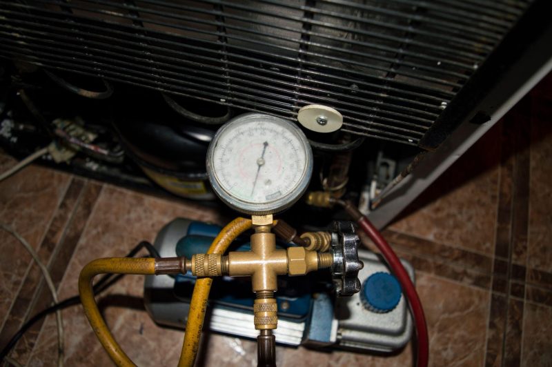 Thay block tủ lạnh Hitachi và hàn ống đồng thực tế