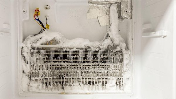  Dàn lạnh tủ lạnh Hitachi bị đóng tuyết dày